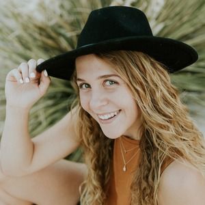 Meet your Posher, Laura